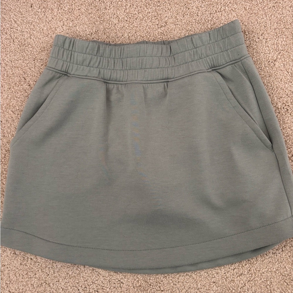 Women’s yogalicious scuba zuri skort greenish XS